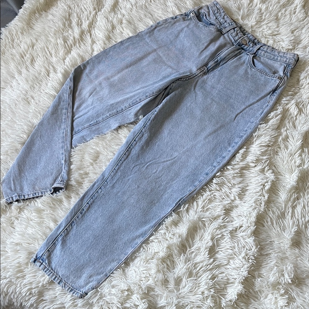 Light Wash High-Waist Mom Jeans - Light Blue